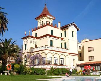 Hotel Hostal del Sol - Sant Feliu de Guíxols - Building