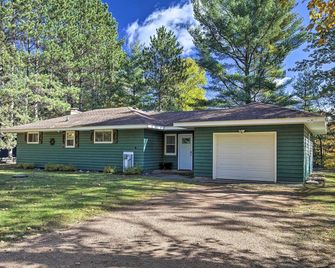 Eagle River Snowmobile and Lakefront Escape - Eagle River - Будівля