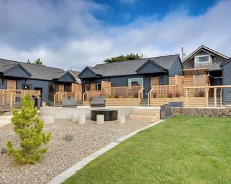 The Berry at The Louie Boutique Motel, Walk to Everything! Dog Friendly! - Newport - Edificio