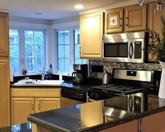 #325 - Oak & Otter Retreat - Sunapee - Kitchen