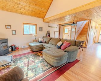 Craftsman Cottage: Spring Lakefront Escape , Peaceful Views & Wildlife Everywhere - Iron Mountain - Soggiorno