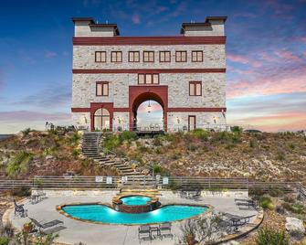 Arc de Texas- Lafayatte Suite I ATV's, Pool, Stargazing, Outdoor fun! - Johnson City - Piscina