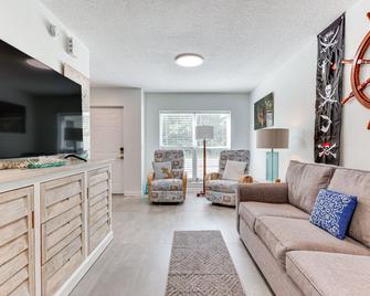 Fernandina Beach Townhome, Steps to Public Beach - Fernandina Beach - Wohnzimmer