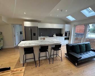 5 bedroom house in Orpington - Orpington - Dining room