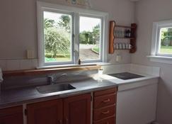 Rural cottage-large garden and farm outlook. - New Plymouth - Kitchen