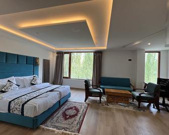 Hotel Maryul Kargil - Kargil - Bedroom