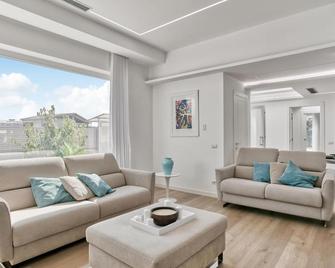 Stunning Home In Catenanuova - Centuripe - Sala de estar