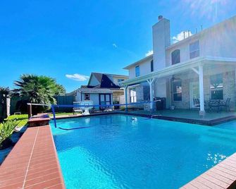 5minutes direct to Kemah with the beaches and countless seafood restaurants - Seabrook - Pool