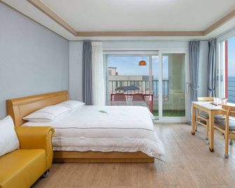Gangneung Glad Pension - Gangneung