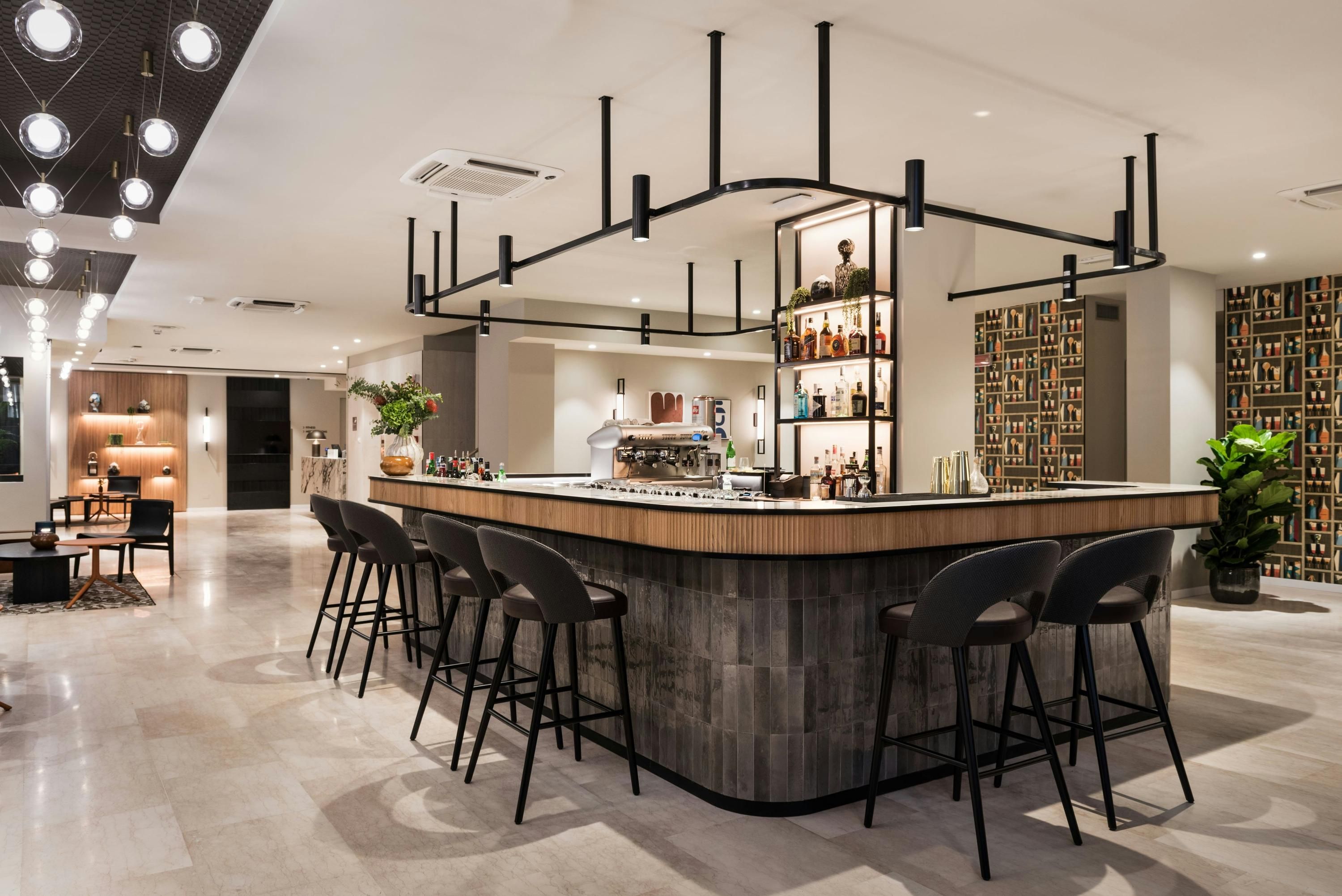 أمباسكياتوري هوتل ميستري فينيس، تابيستري كوليكشن باي هيلتون