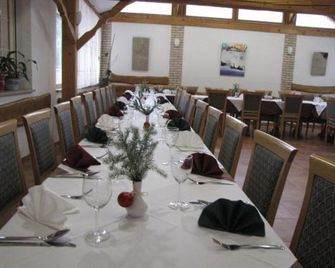Guesthouse Zorko Gostilna Domen - Šmarješke Toplice - Restaurante