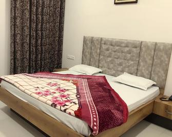 Hotel H R Castle - Bathinda - Bedroom