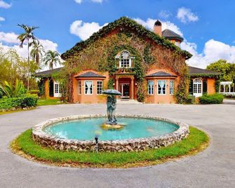 Luxurious Italian villa in the Redlands area, near Homestead, Florida - Aladdin City - Building