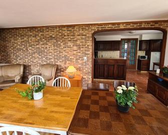 Gite Bélâbre, 7 bedrooms, 14 persons - Bélâbre - Comedor