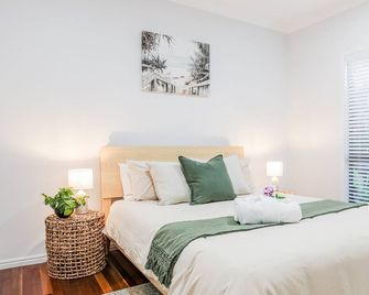 Agnes Bliss - Luxe 4BDR Coastal Retreat - Family Friendly - Walk to Beach and Central Agnes Water - Agnes Water