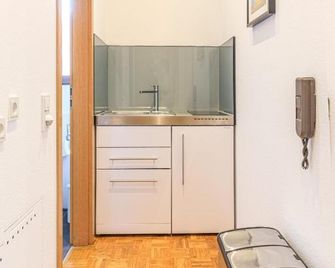 Charming City Apartment with parking spot - Würzburg - Keuken