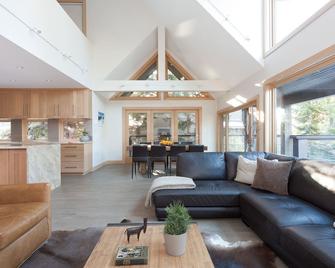 Ski ~In~/Out Townhouse-Whistler & Blackcomb-Sleeps 10- Hot Tub - Whistler - Sala de estar