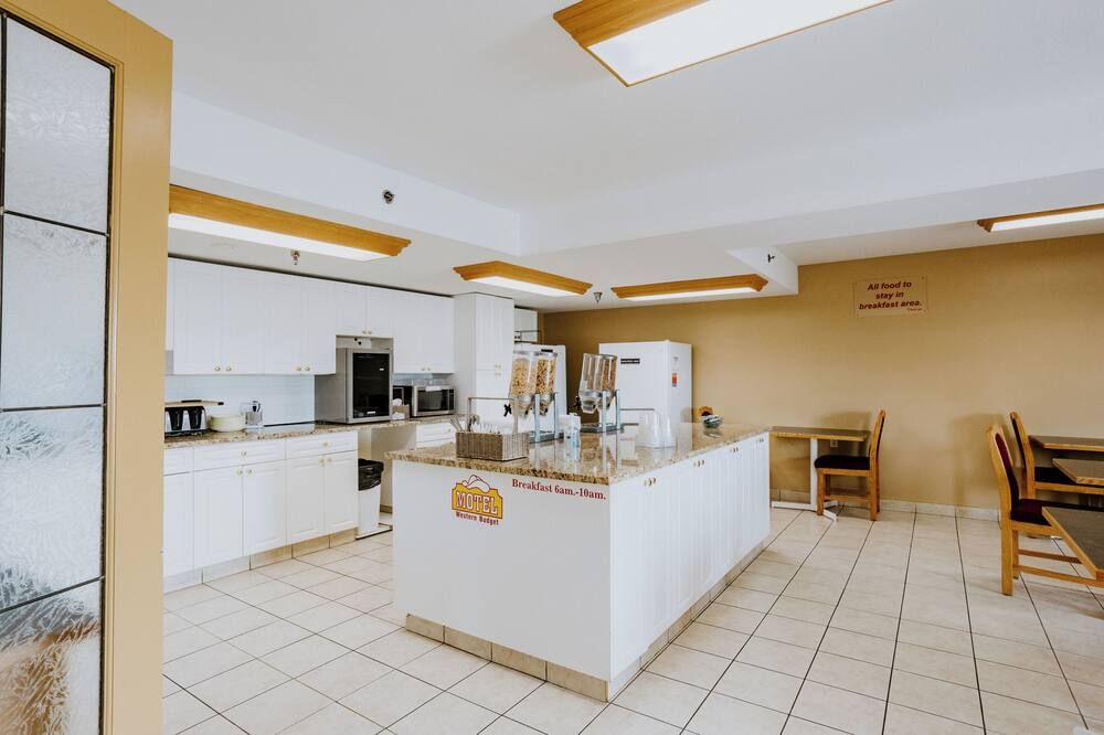 ويسترن بدجيت بلس ريد دير إيست