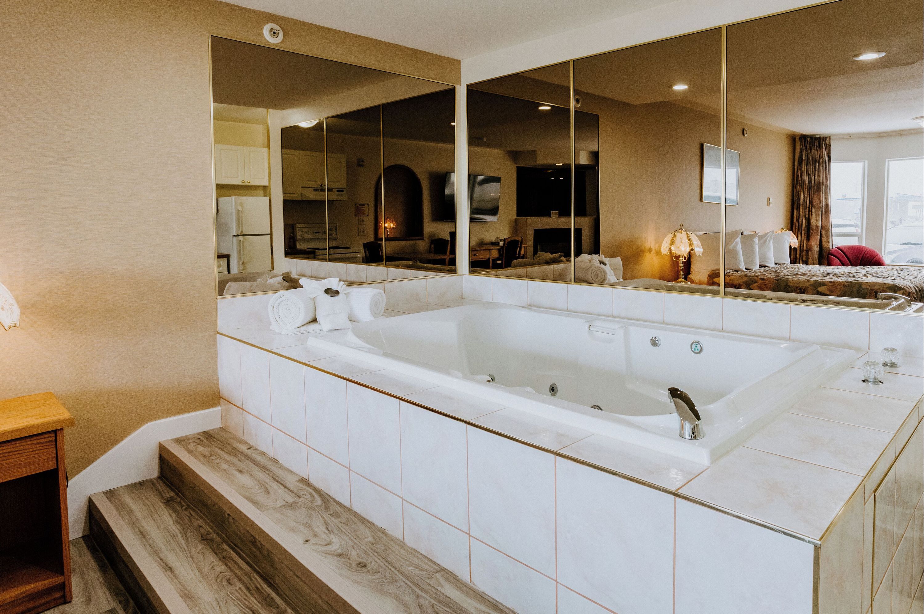 Western Budget Plus Mosaic Suites - Red Deer
