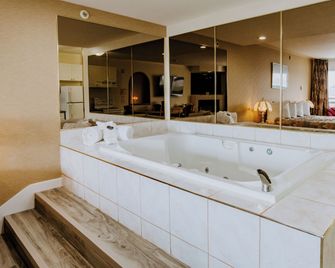 Western Budget Plus Mosaic Suites - Red Deer