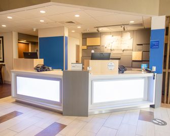 Holiday Inn Express Marshfield (Springfield Area) By IHG - Marshfield - Recepción