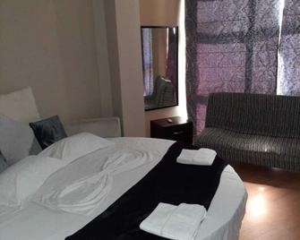 Hotel California Resort - Golem - Bedroom