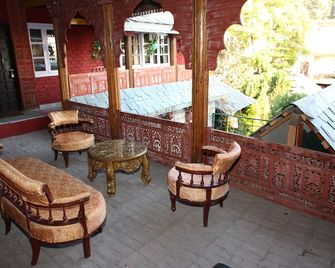 Welcomheritage Grace Hotel - Dharamshala - Balcón