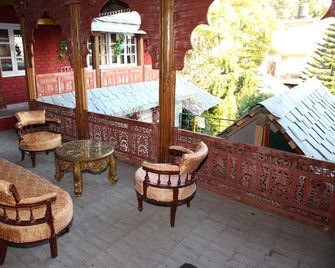 Welcomheritage Grace Hotel - Dharamshala - Balcón