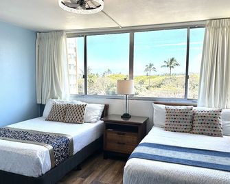 Spacious 2bedroom/2bath Beach Front Condo - Lahaina - Bedroom