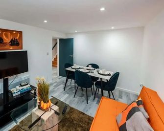 Sale 2-Bedroom Apt Sleeps 5 With Free Pa - Sale - Dining room