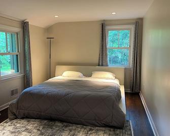 Room In Lake Home - 2br 1ba Kitchenette - Greenwich - Bedroom