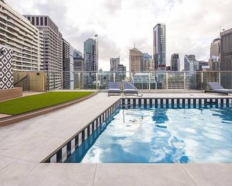 Spacious Studio with Balcony - סידני - בריכה