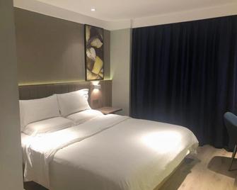 7 Days Premium Hotel Shanghai Xujiahui Longhua Road Metro station - Shanghai - Bedroom