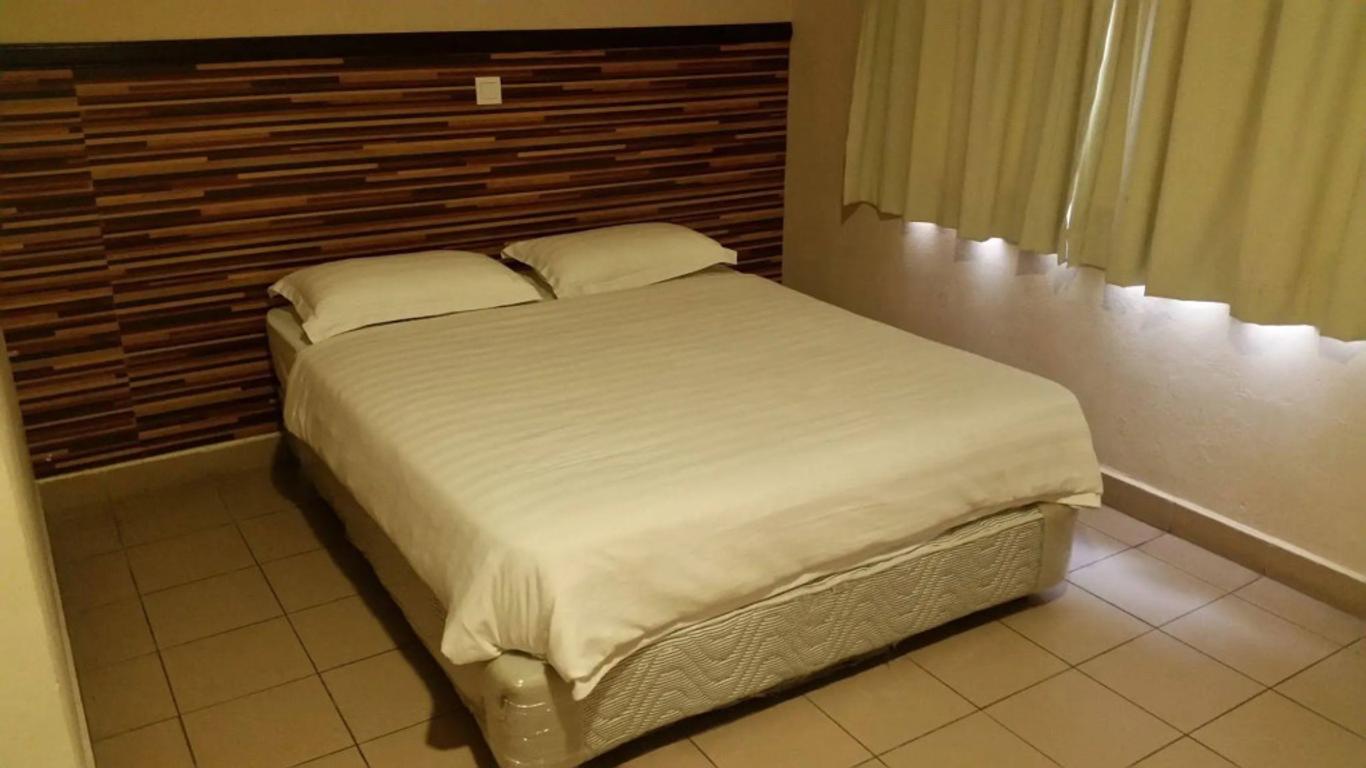 Iskandar Hotel