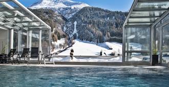 Hotel Nassereinerhof - Sankt Anton am Arlberg - Piscina