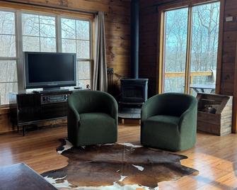 Spacious, Lakefront Cabin on Potato Lake, WI. Great for Fishing! - Chetek - Sala de estar