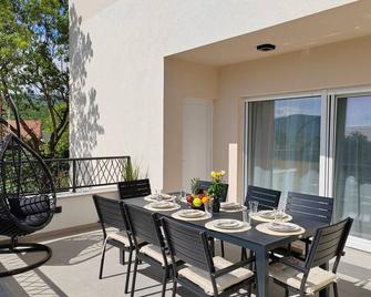 Family friendly house with a swimming pool Dicmo, Zagora - 23249 - Kraj - Balcón