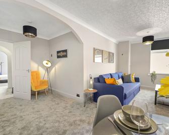 Stone Pit Apartments - Chorley - Living room