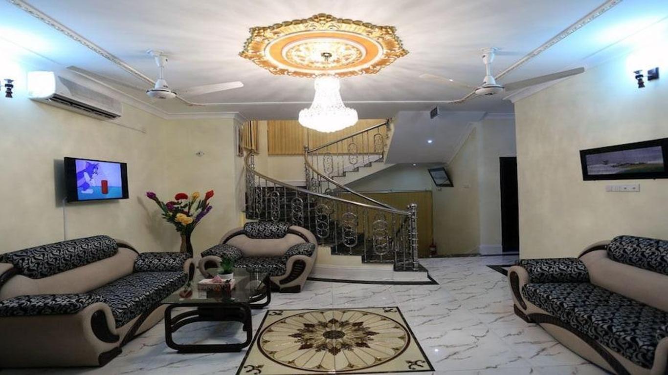 هوتل أول سيزونلودج