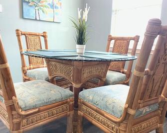 New Home for Workers or Families - Baytown - Restaurant
