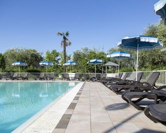 Hotel Villa Maria - Desenzano del Garda - Alberca