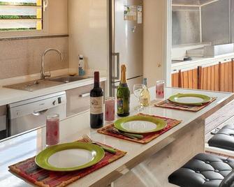 Appartement avec vue sur mer à Saint-Paul, 50 m², Terrasse - Saint-Paul - Salle à manger