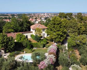 Villa Monacelli B&B - Fano - Außenansicht