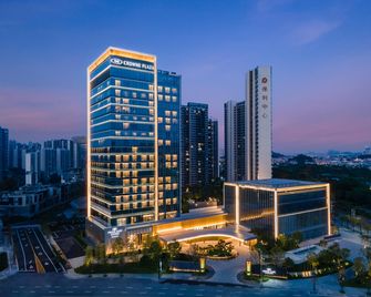 Crowne Plaza Jiangmen Binjiang By IHG - Jiangmen - Building