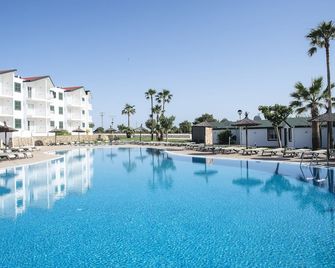 Pierre & Vacances Menorca Cala Blanes - Ciutadella de Menorca - Bể bơi