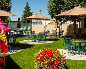 Broadway Inn Conference Center - מיסולה - פטיו