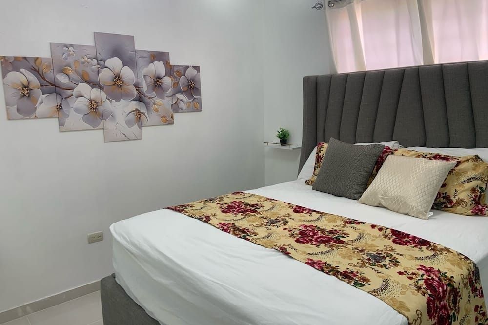 Charming Getaway in the Heart of Baní – Private Jacuzzi Included! - Baní - Bedroom