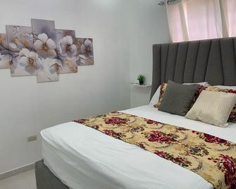 Charming Getaway in the Heart of Baní – Private Jacuzzi Included! - Baní - Habitación