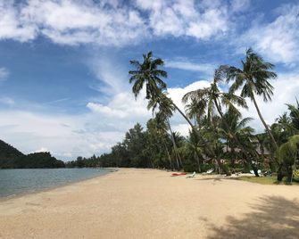 OYO 1144 Baan Phu Resort - Trat - Playa