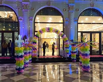 V One Pride - Dehradun - Salónek